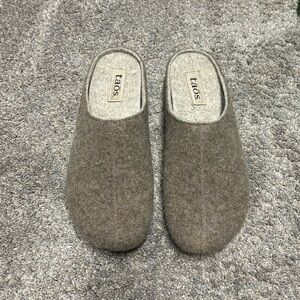 Wool clogs